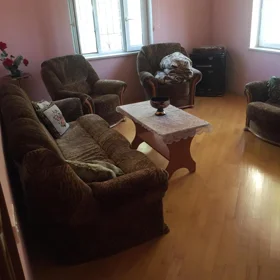 In nan 200.0 m² house with 5.0 rooms is for sale - Image 8