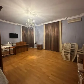 In Baku 200.0 m² apartment is for rent - Image 3