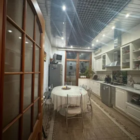 In Baku 200.0 m² apartment is for rent - Image 4