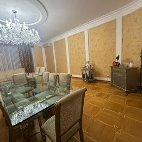 In Baku 200.0 m² apartment is for rent - Image 5