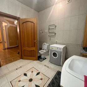 In Baku 200.0 m² apartment is for rent - Image 9