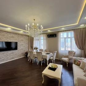 In Baku 164.0 m² apartment is for sale - Image 3