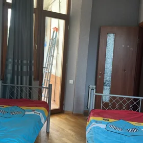 In Baku 200.0 m² apartment is for rent - Image 3
