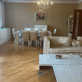In Baku 200.0 m² apartment is for rent - Image 4
