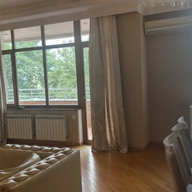 In Baku 200.0 m² apartment is for rent - Image 8