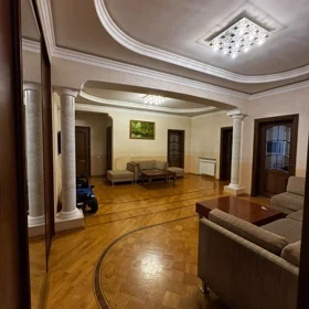 In Baku 150.0 m² apartment is for rent - Image 4