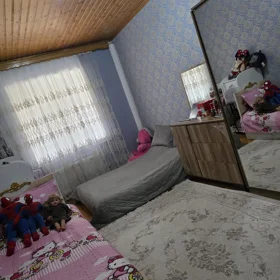 In Baku 90.0 m² house with 3.0 rooms is for rent - Image 4