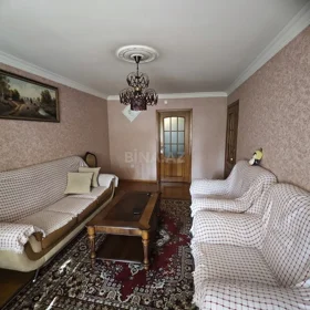 In Baku 100.0 m² apartment is for sale - Image 4