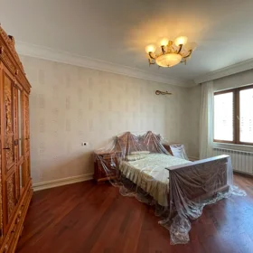 In Baku 250.0 m² apartment is for sale - Image 2