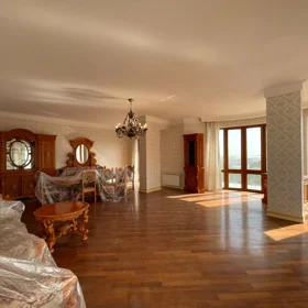 In Baku 250.0 m² apartment is for sale - Image 3