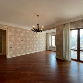 In Baku 250.0 m² apartment is for sale - Image 9