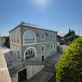 In nan 250.0 m² house with 5.0 rooms is for sale - Image 4