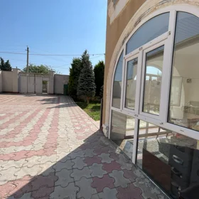 In nan 250.0 m² house with 5.0 rooms is for sale - Image 5