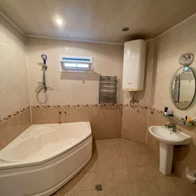 In nan 250.0 m² house with 6.0 rooms is for sale - Image 5