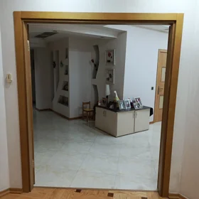 In Baku 290.0 m² apartment is for rent - Image 2