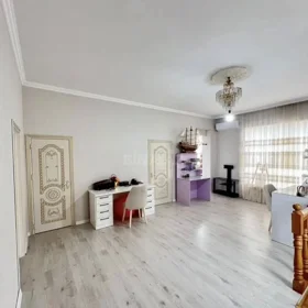 In nan 200.0 m² house with 4.0 rooms is for sale - Image 2