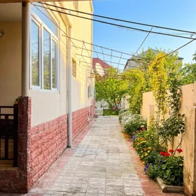 In nan 200.0 m² house with 4.0 rooms is for sale - Image 7