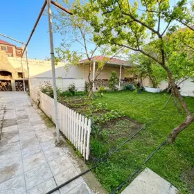 In nan 200.0 m² house with 4.0 rooms is for sale - Image 9