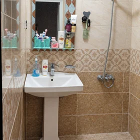 In Baku 70.0 m² apartment is for sale - Image 5