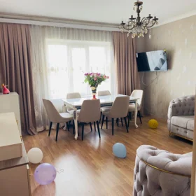 In Baku 80.0 m² apartment is for rent - Image 3
