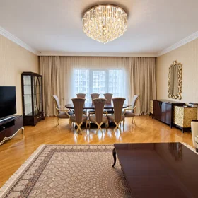 In Baku 150.0 m² apartment is for rent - Image 3