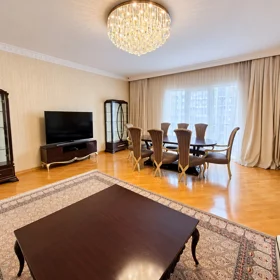 In Baku 150.0 m² apartment is for rent - Image 5
