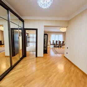 In Baku 150.0 m² apartment is for rent - Image 8
