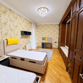 In Baku 150.0 m² apartment is for rent - Image 9