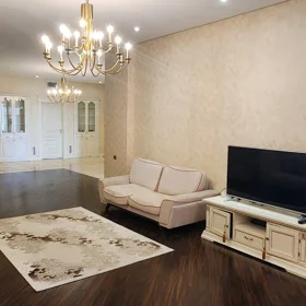 In Baku 186.0 m² apartment is for sale - Image 2