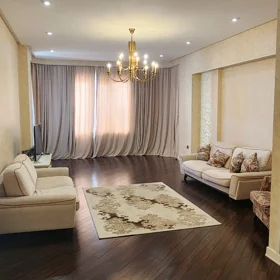 In Baku 186.0 m² apartment is for sale - Image 4