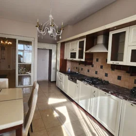 In Baku 186.0 m² apartment is for sale - Image 6