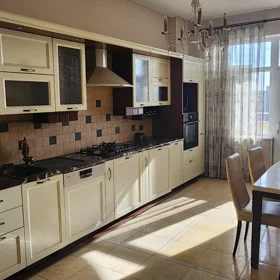 In Baku 186.0 m² apartment is for sale - Image 7