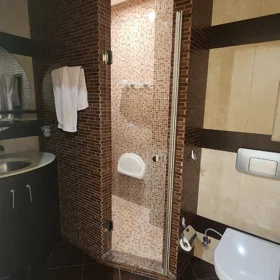 In Baku 186.0 m² apartment is for sale - Image 9