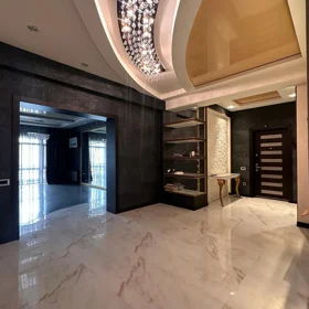 In Baku 200.0 m² apartment is for sale - Image 3