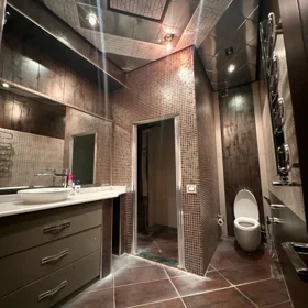 In Baku 200.0 m² apartment is for sale - Image 5