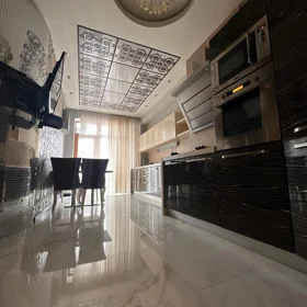 In Baku 200.0 m² apartment is for sale - Image 9