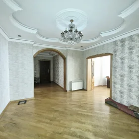 In Baku 153.0 m² apartment is for sale - Image 10