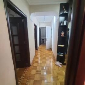 In Baku 90.0 m² apartment is for sale - Image 2