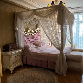 In Baku 210.0 m² apartment is for sale - Image 2