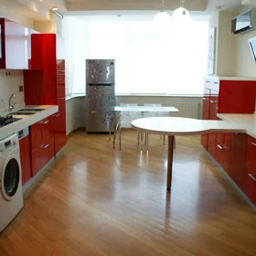 In Baku 230.0 m² apartment is for rent - Image 4