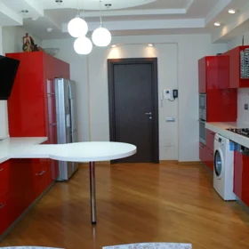 In Baku 230.0 m² apartment is for rent - Image 5