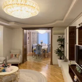 In Baku 135.0 m² apartment is for sale - Image 3