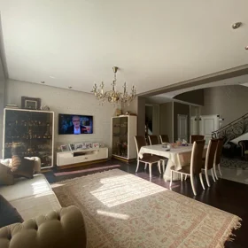 In Baku 170.0 m² apartment is for sale - Image 10
