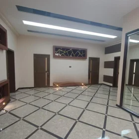 In Baku 170.0 m² apartment is for sale - Image 8