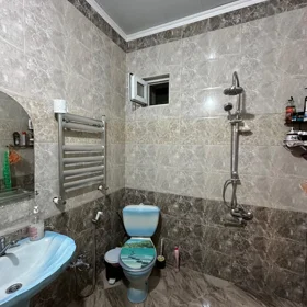 In Baku 121.0 m² house with 4.0 rooms is for sale - Image 2