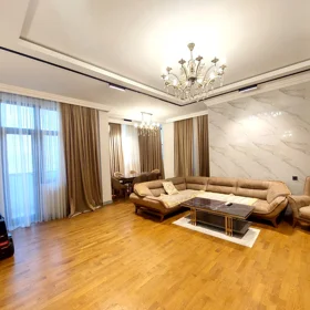 In Baku 136.0 m² apartment is for sale - Image 4