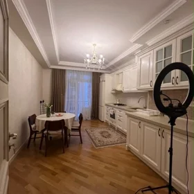 In Baku 110.0 m² apartment is for sale - Image 3