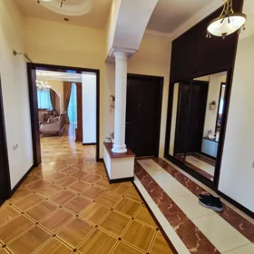 In Baku 194.0 m² apartment is for sale - Image 6