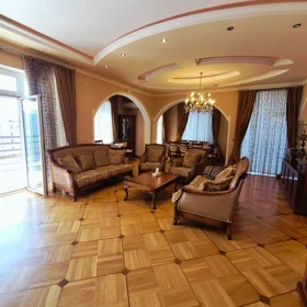 In Baku 194.0 m² apartment is for sale - Image 8