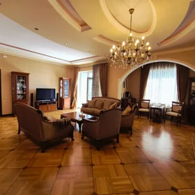 In Baku 194.0 m² apartment is for sale - Image 9